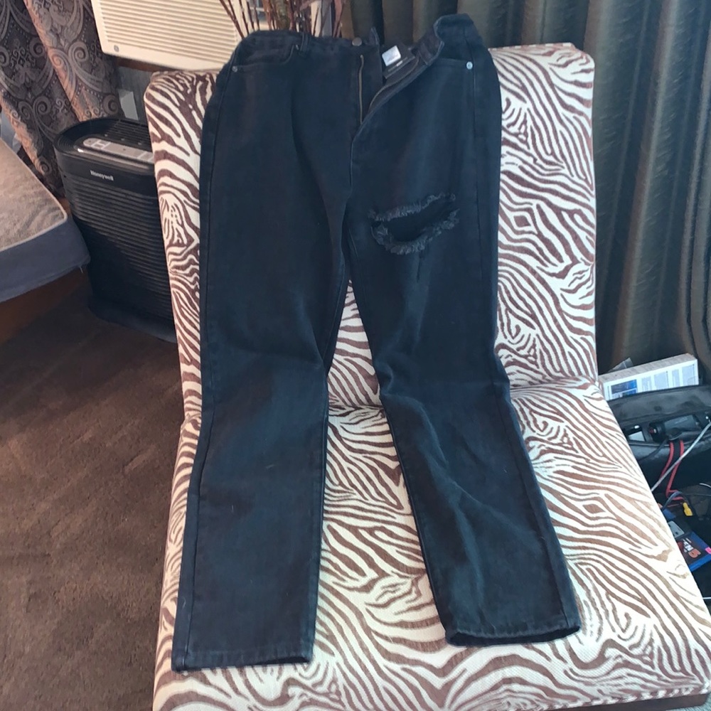 Tall Jaydon ripped mom jeans in black